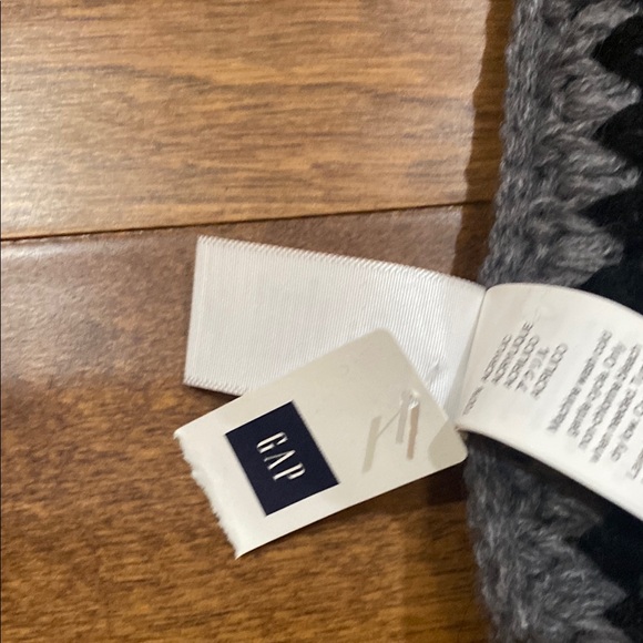 NWT Gap Knit Infinity Scarf - Black and Gray - Picture 3 of 3